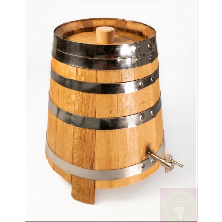 Small oak barrels on legs for distillates_LUX
